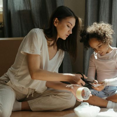 moving services Montreal family packing items for residential move